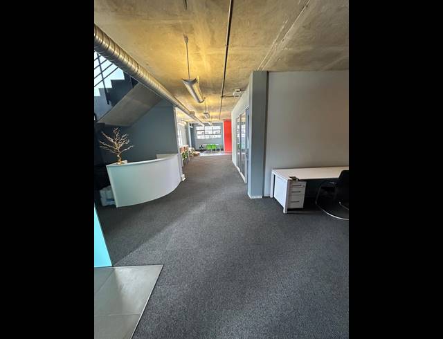 3,280M² WAREHOUSE TO LET IN LINBRO PARK